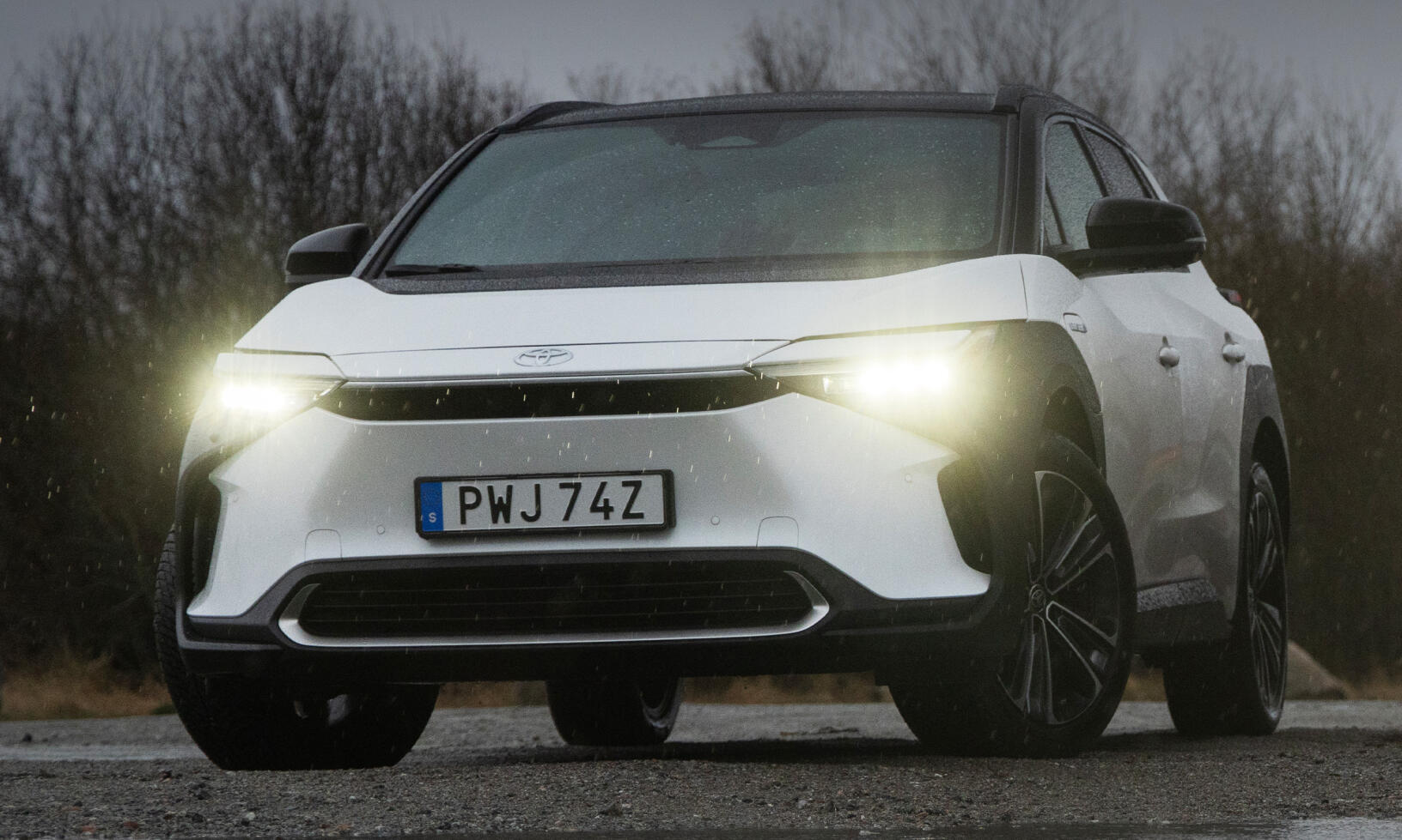 Toyota bZ4X har fått en tuff start. Först försenades den av defekta hjulbultar som fick hjulen att trilla av. Sedan visade sig räckvidden vara en besvikelse.
