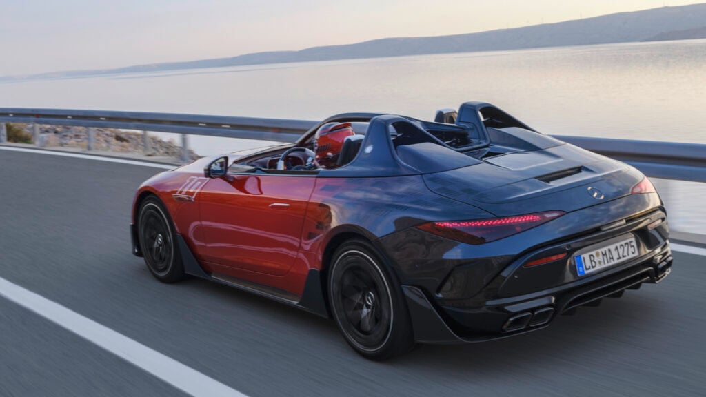 Mercedes-AMG PureSpeed snett bakifrån.