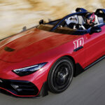 Taklösa Mercedes-AMG PureSpeed snett ovanifrån.