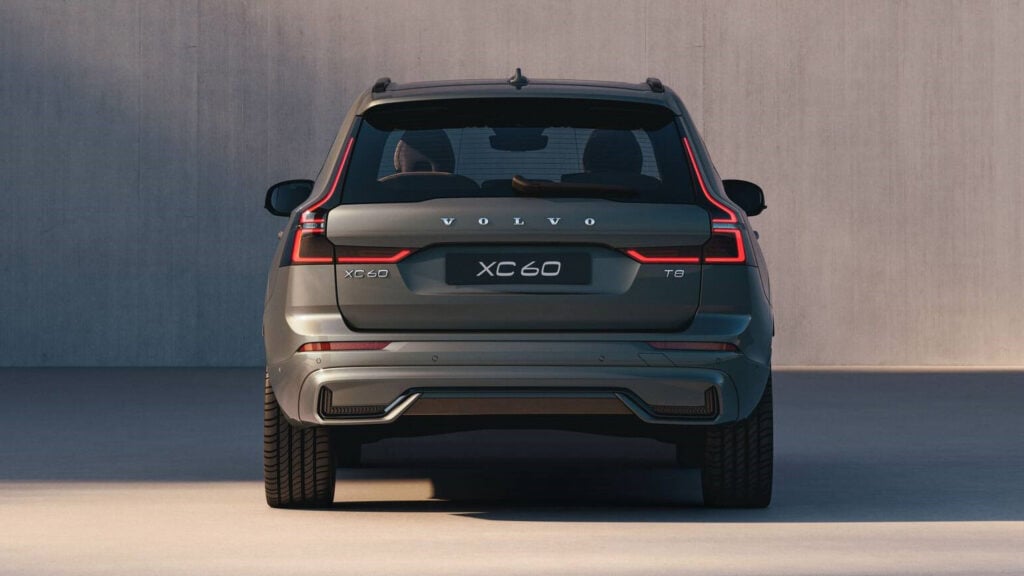 Volvo XC60 facelift bakifrån.