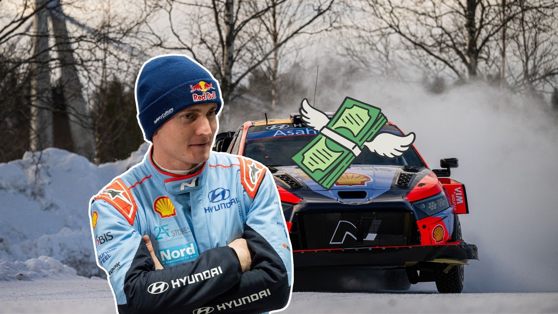WRC-föraren Adrien Fourmaux i Hyundai-teamets blå rallyoverall står med armarna i kors framför sin Hyundai WRC-bil på en snötäckt väg. Ovanför bilen syns en tecknad symbol av flygande pengar, vilket illustrerar de böter han fick efter att ha svurit i en direktsänd intervju under Svenska Rallyt 2025.