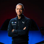BMW:s M-chef Frank van Meel står framför en M-bil.