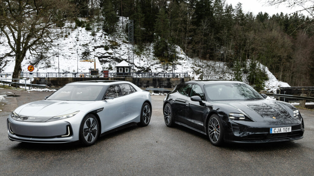 Nevs Emily GT och Porsche Taycan