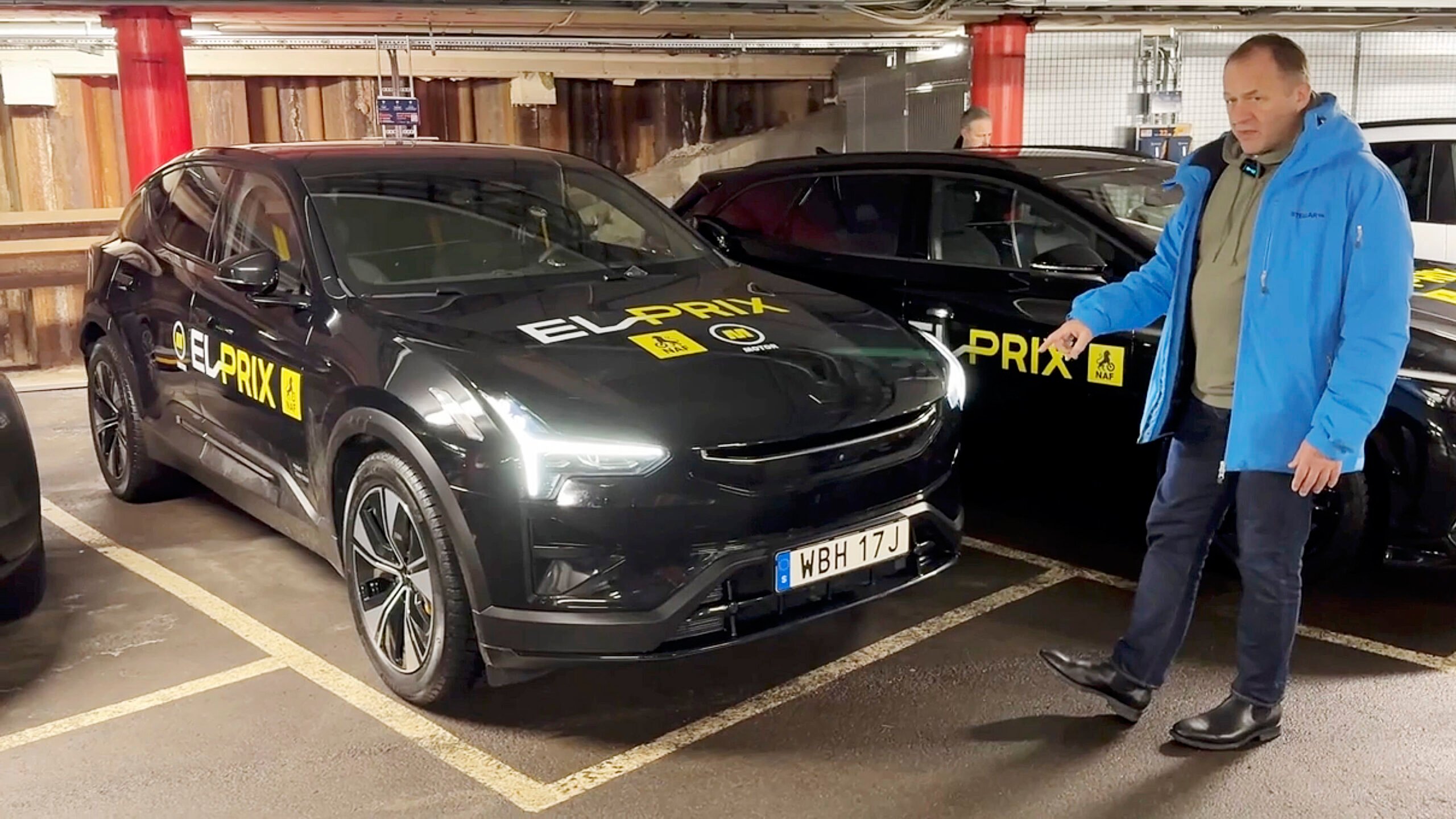 Svar Polestar 3 i garaget inför tävlingen.